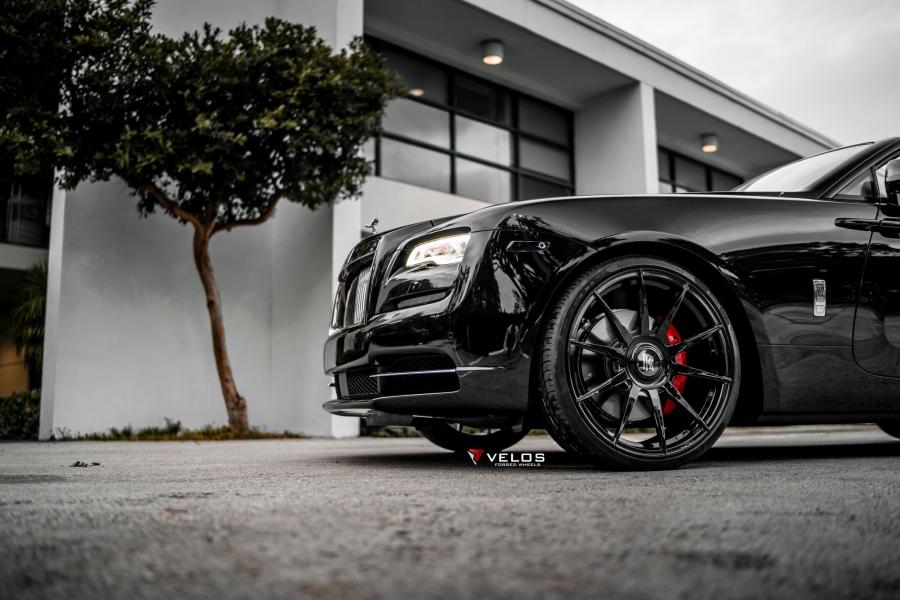 Детали экстерьера Rolls-Royce Dawn on Velos Wheels (S10) 2019 года  (фото 2 из 13)
